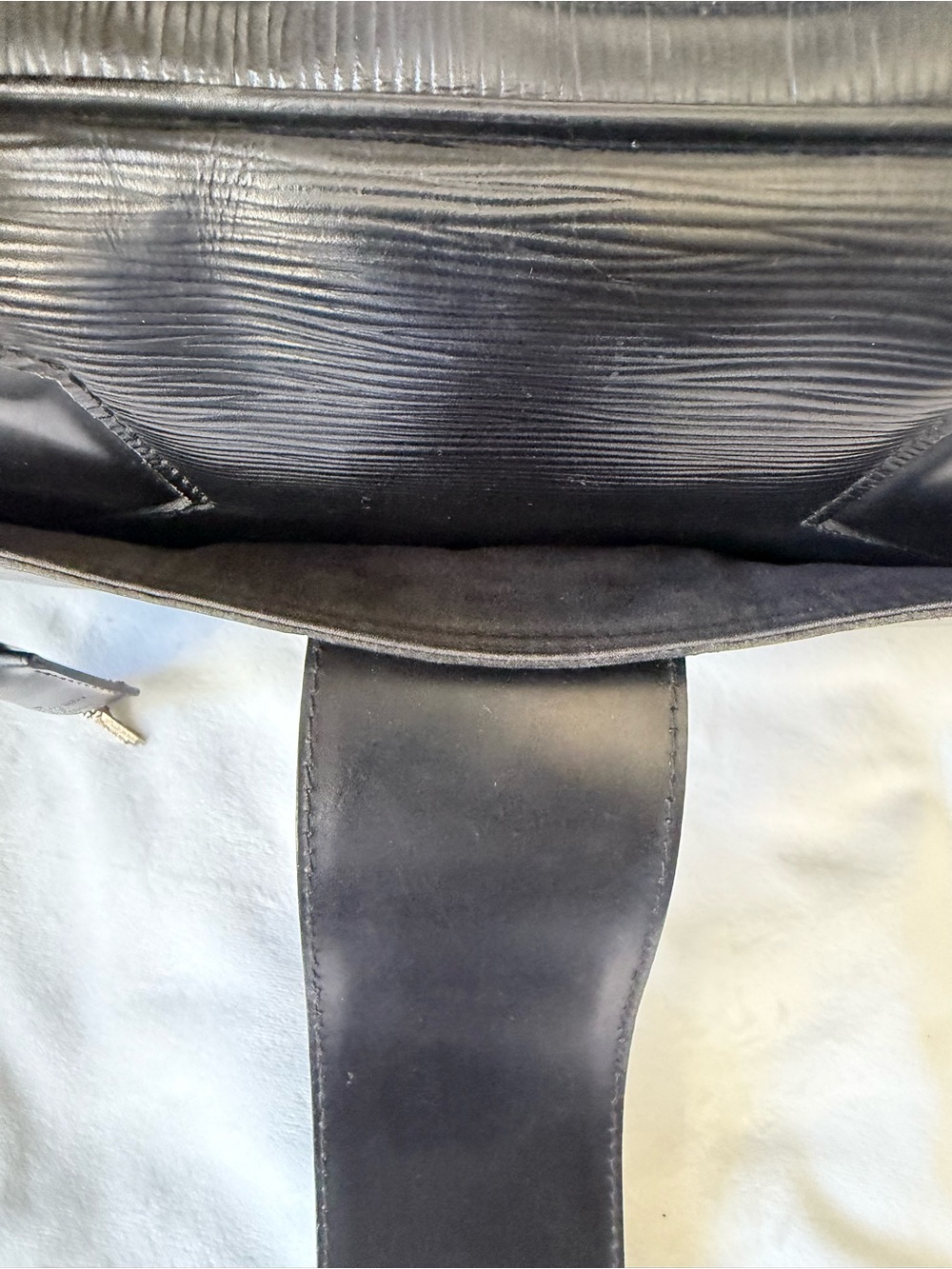 Louis Vuitton Montaigne GM Vintage Bag in Epi Leather - Picture 10 of 16